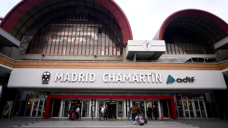 «Vieron la cabeza».  La policía ayuda a una joven a dar a luz en la estación de Madrid