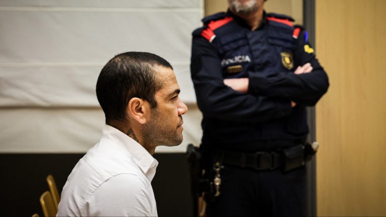 Tribunal español concede libertad condicional a Dani Alves