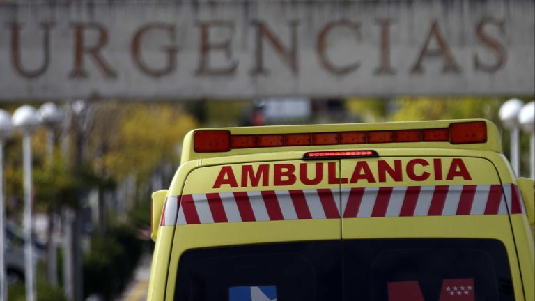 Un hombre muere en España al caerle encima el coche que estaba reparando