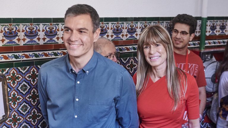 La justicia española seguirá adelante con la investigación sobre la esposa de Sánchez