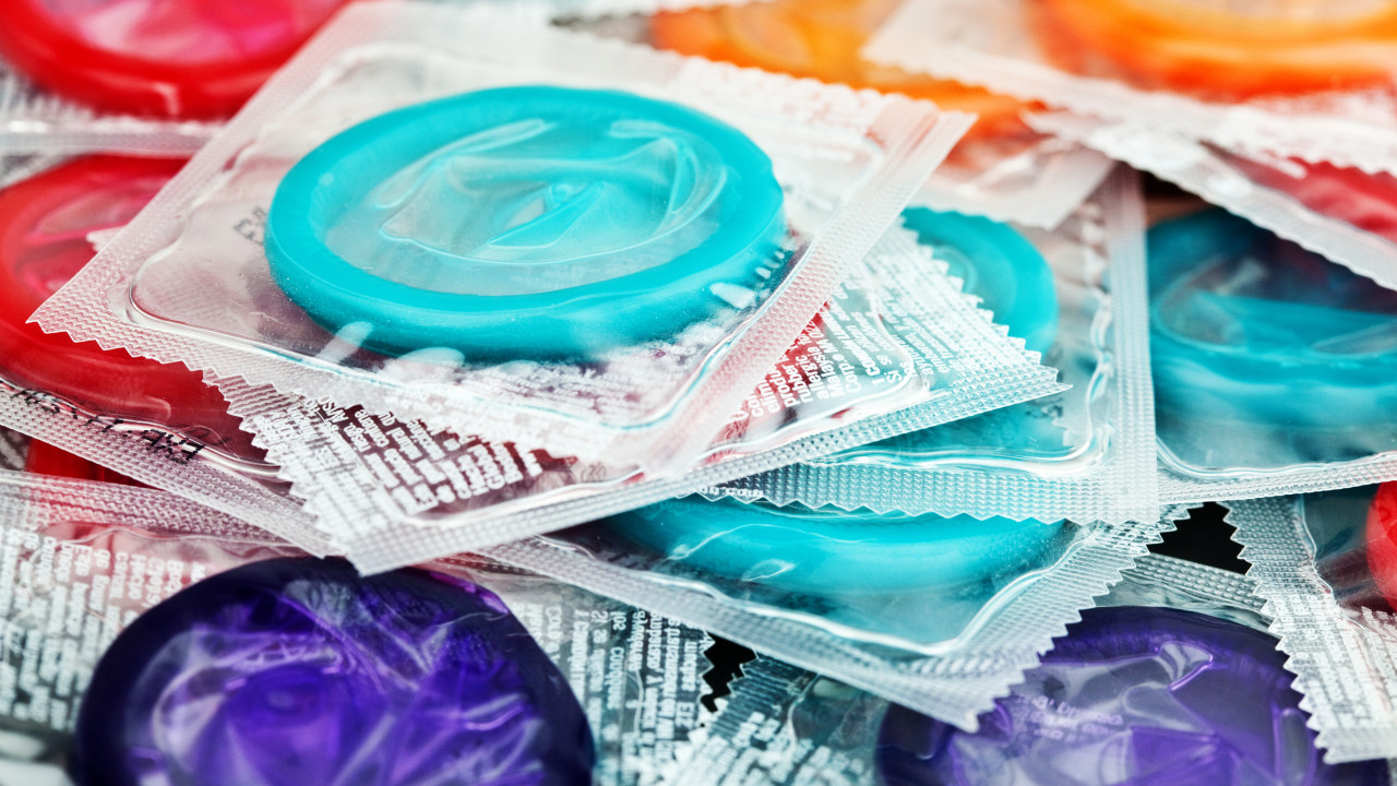 Tribunal español declara delito retirar el preservativo sin consentimiento