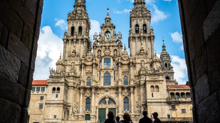 Ventana románica encontrada en obras de la Catedral de Santiago de Compostela