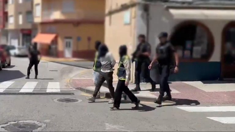 España detiene a presunto yihadista.  Tuvo contacto con personas detenidas por terrorismo
