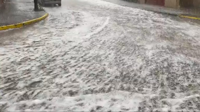 Impresionante tormenta de granizo sorprende a localidad española