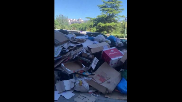 A Coruña está sepultada bajo la basura.  Autoridad local declara emergencia sanitaria