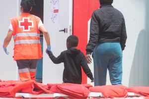 Canarias acoge a miles de menores que suponen un problema humanitario